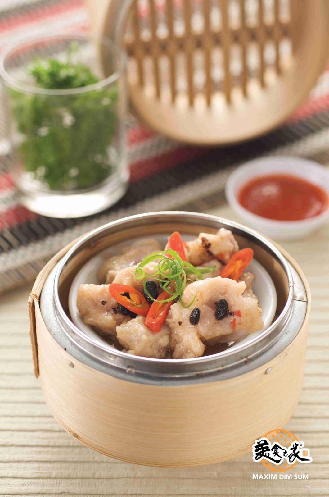Steamed chicken bowl with scallion, chilli and black bean, served in a bamboo steamer